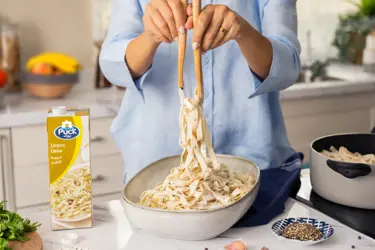 What is Cooking Cream? Learn Its Uses & Effortlessly Enhance Family Meals with Puck Cooking Cream 