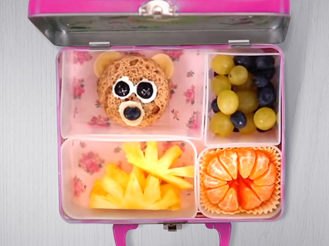 Teddy Bear Sandwich Lunchbox with Puck Squeeze Cheese  