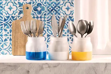 How to Transfer a Puck Jar into a Cutlery Holder