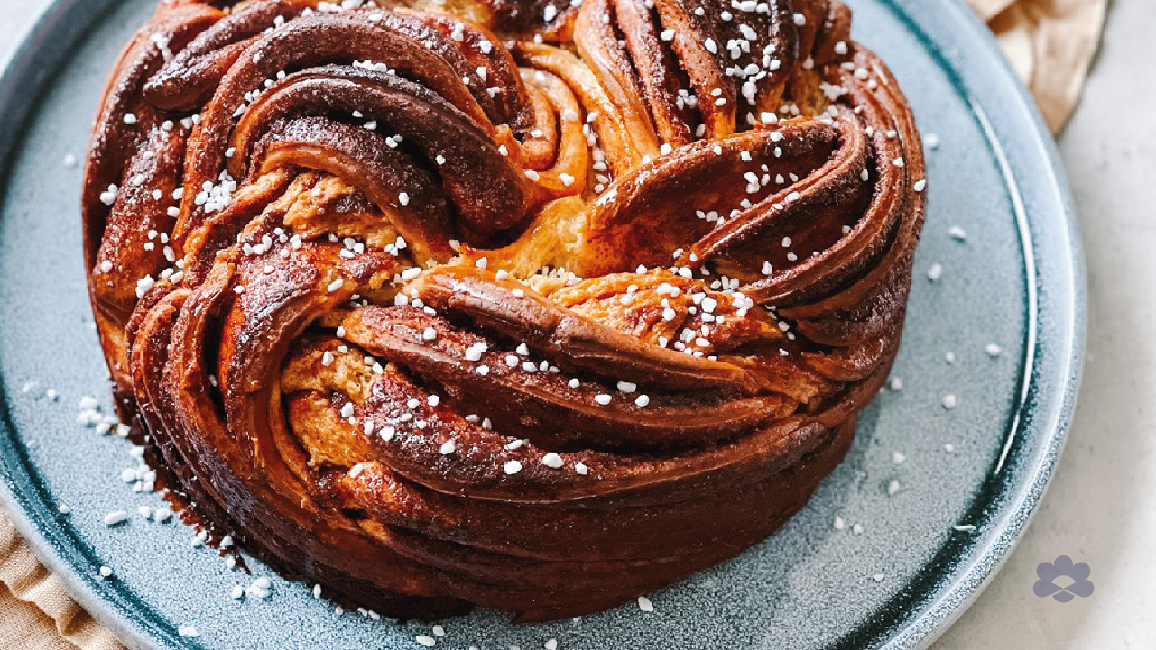 Giant cinnamon roll  