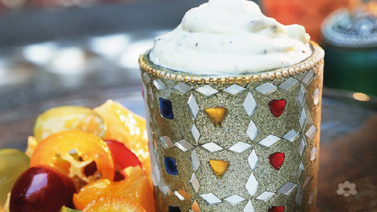Yogurt ice cream with cardamom and almonds 