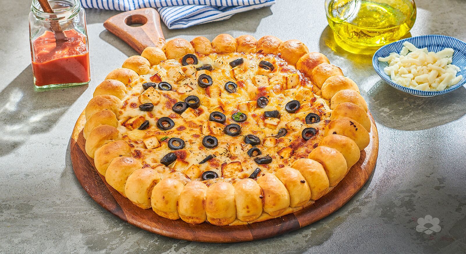 Cheese & Olive Pizza